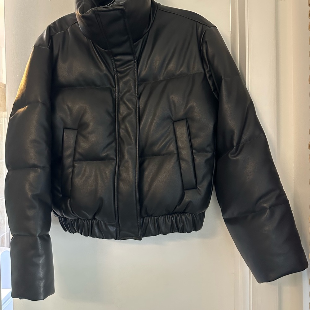 TAGS ON! Abercrombie & Fitch Women's vegan leather Black Puffer Jacket